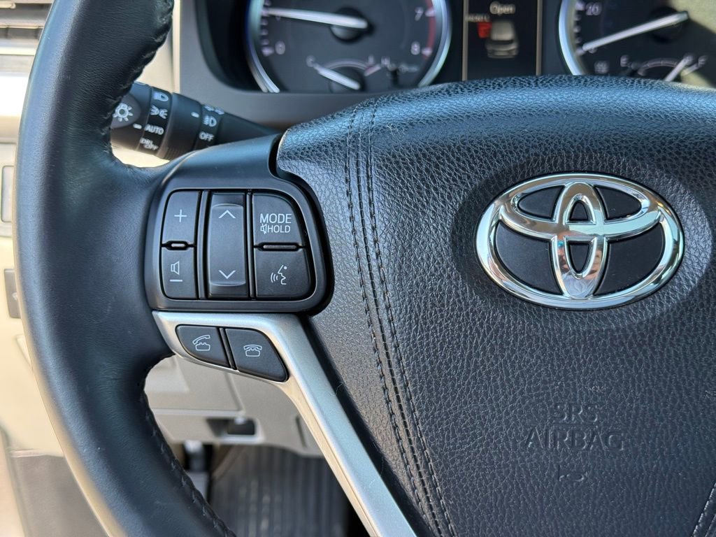 Used 2016 Toyota Highlander Limited w/ Driver Technology Package image 15