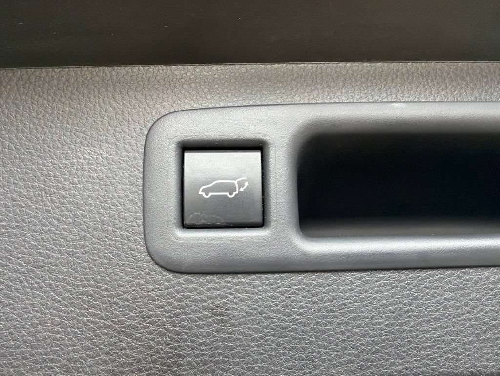 Used 2023 Toyota Highlander XSE AWD/4WD image 10