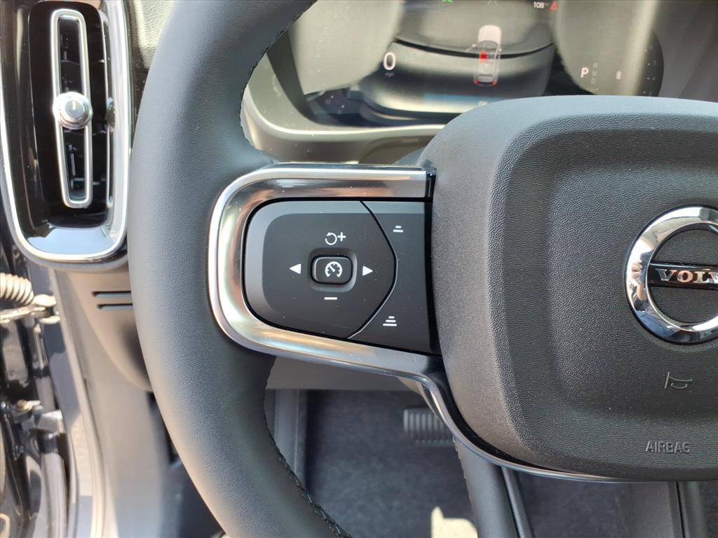 New 2026 Volvo XC40 B4 Core w/ Climate Package FWD image 17