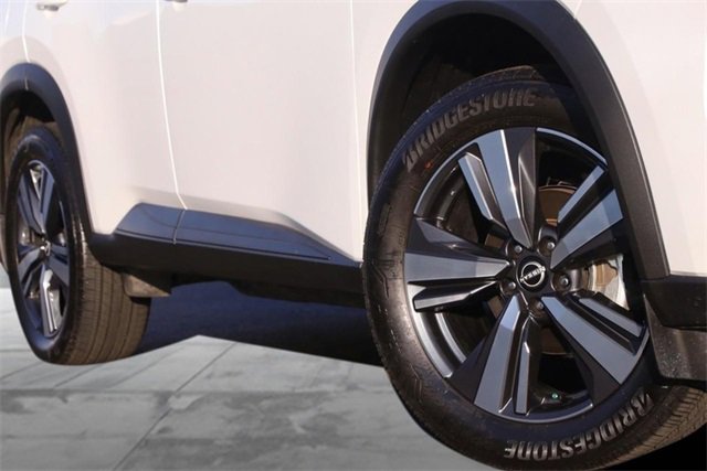 Certified 2024 Nissan Rogue SL w/ SL Premium Package image 3