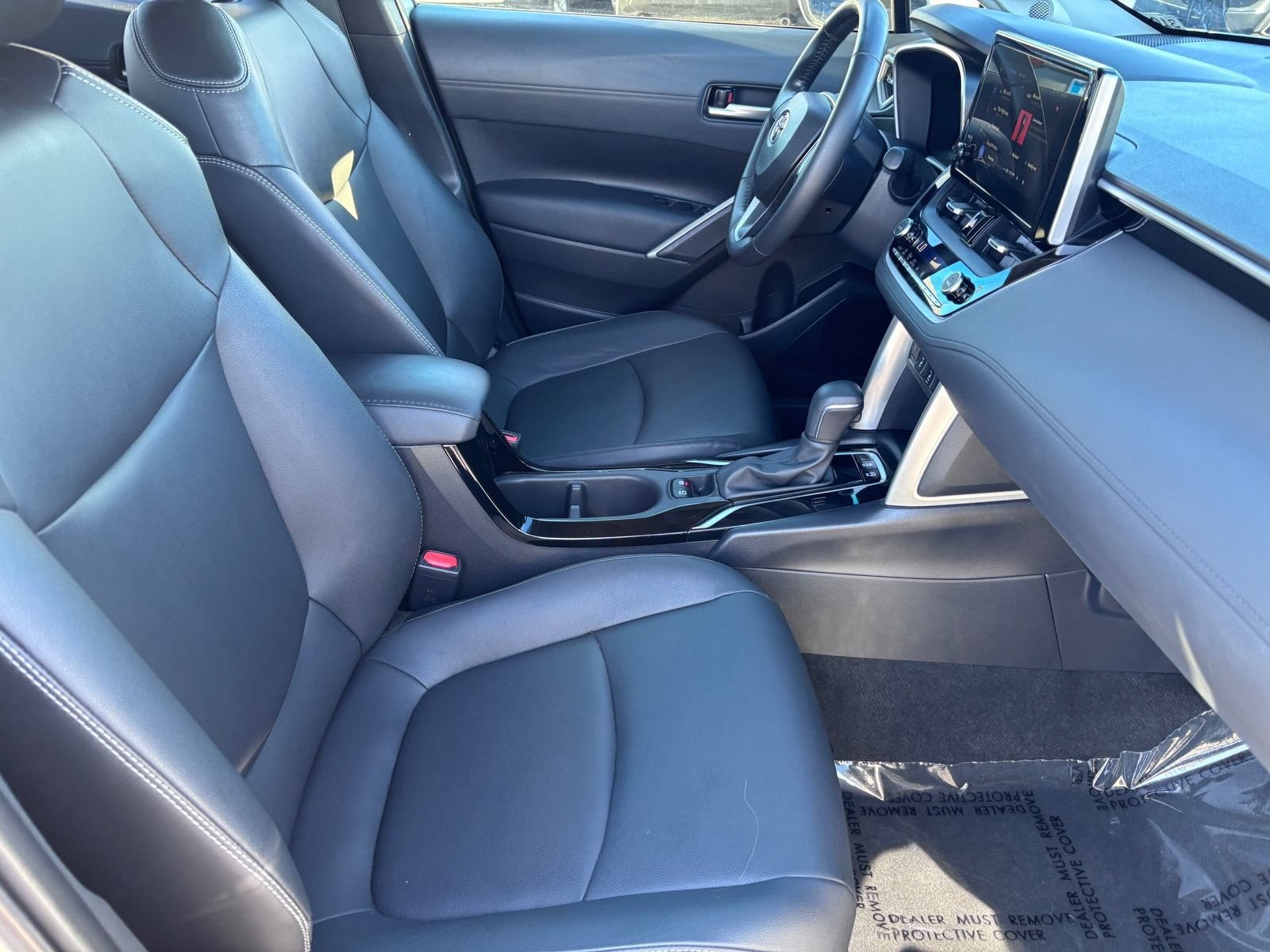 Used 2023 Toyota Corolla Cross XLE w/ Convenience Package AWD/4WD image 14