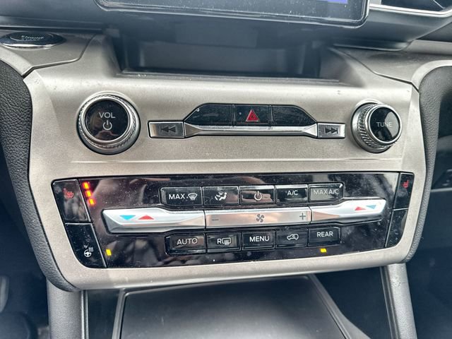 Used 2022 Ford Explorer XLT w/ Equipment Group 202A image 18