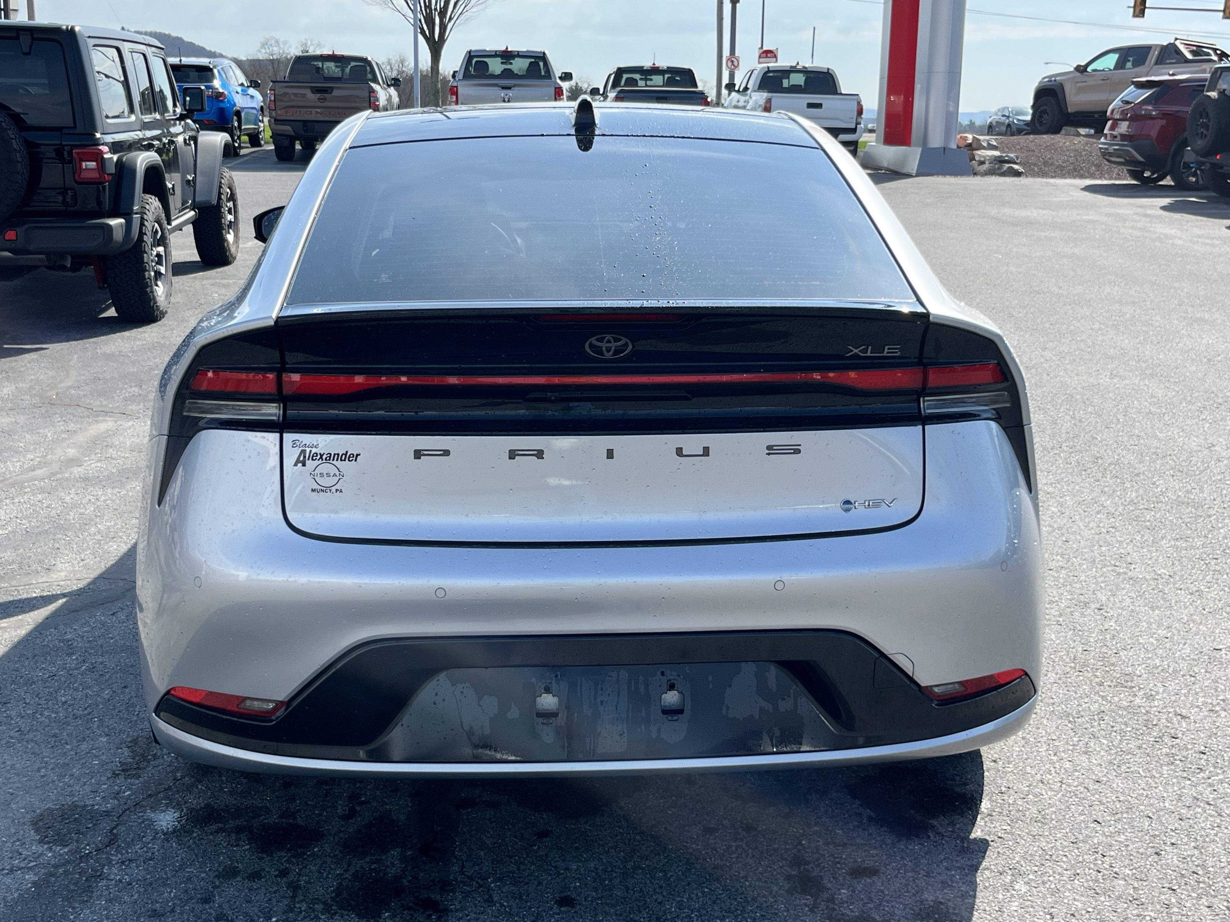 Used 2024 Toyota Prius XLE image 4