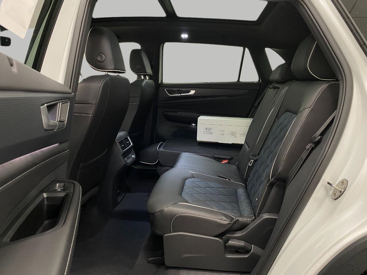 New 2026 Volkswagen Atlas Cross Sport SEL Premium R-Line image 31