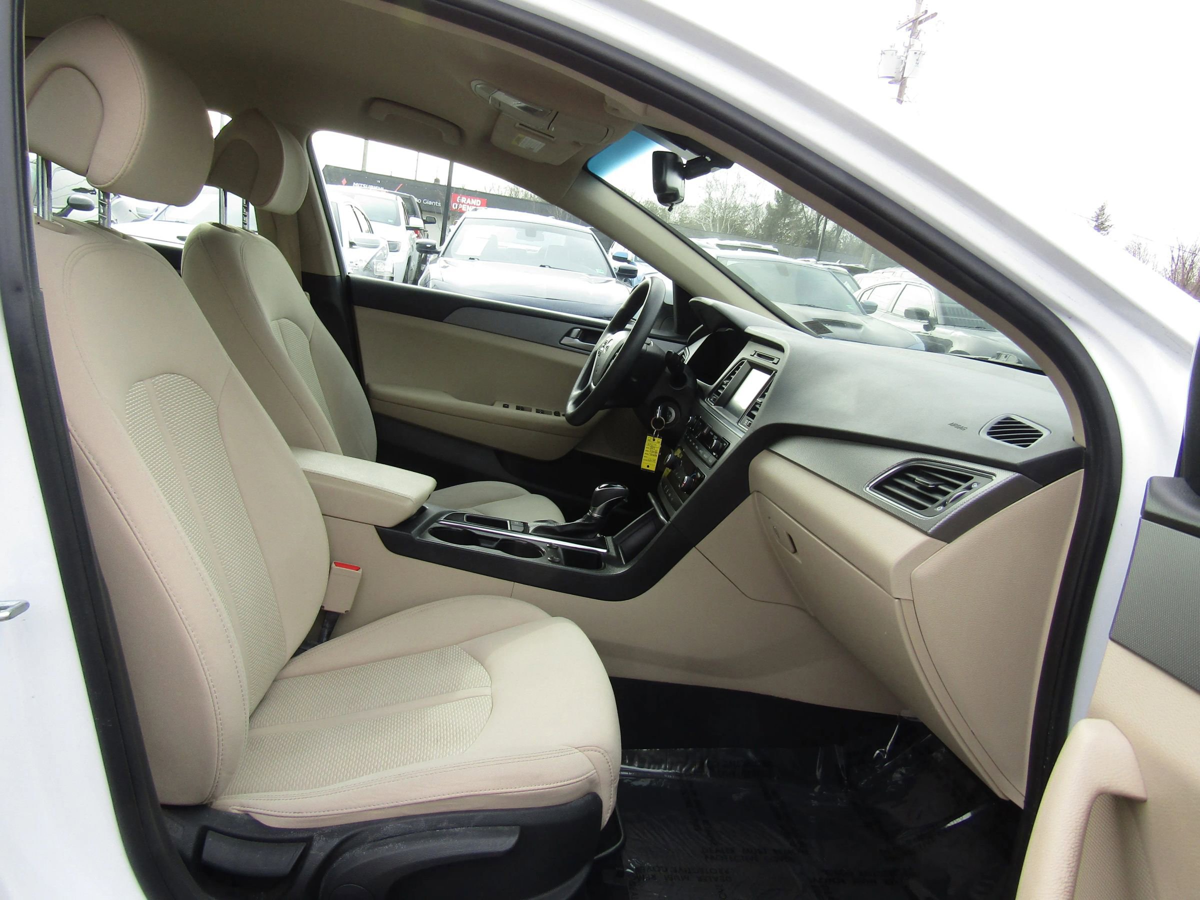 Used 2017 Hyundai Sonata SE w/ Cargo Package image 11