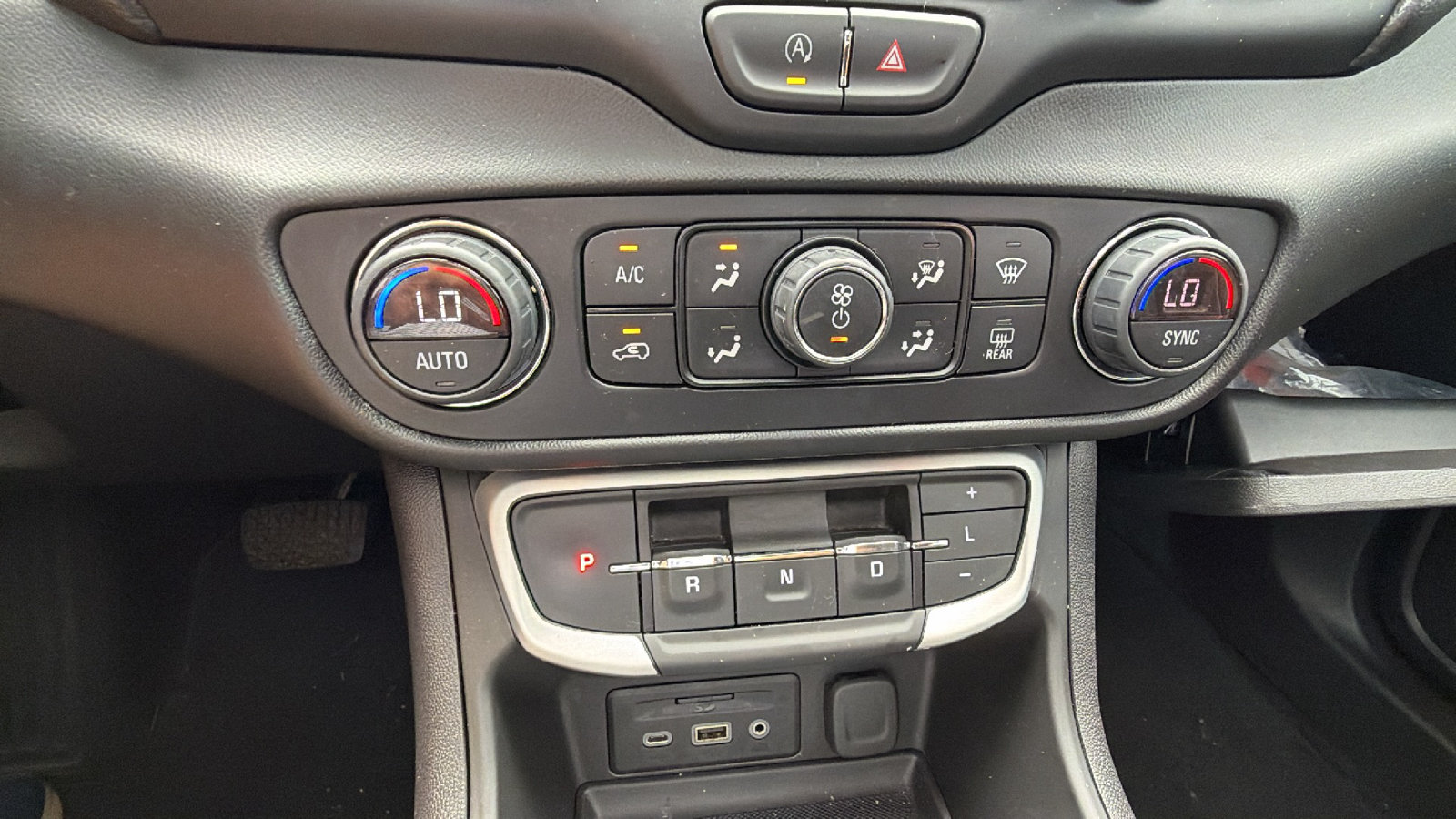 Used 2022 GMC Terrain SLE w/ Driver Convenience Package AWD/4WD image 33