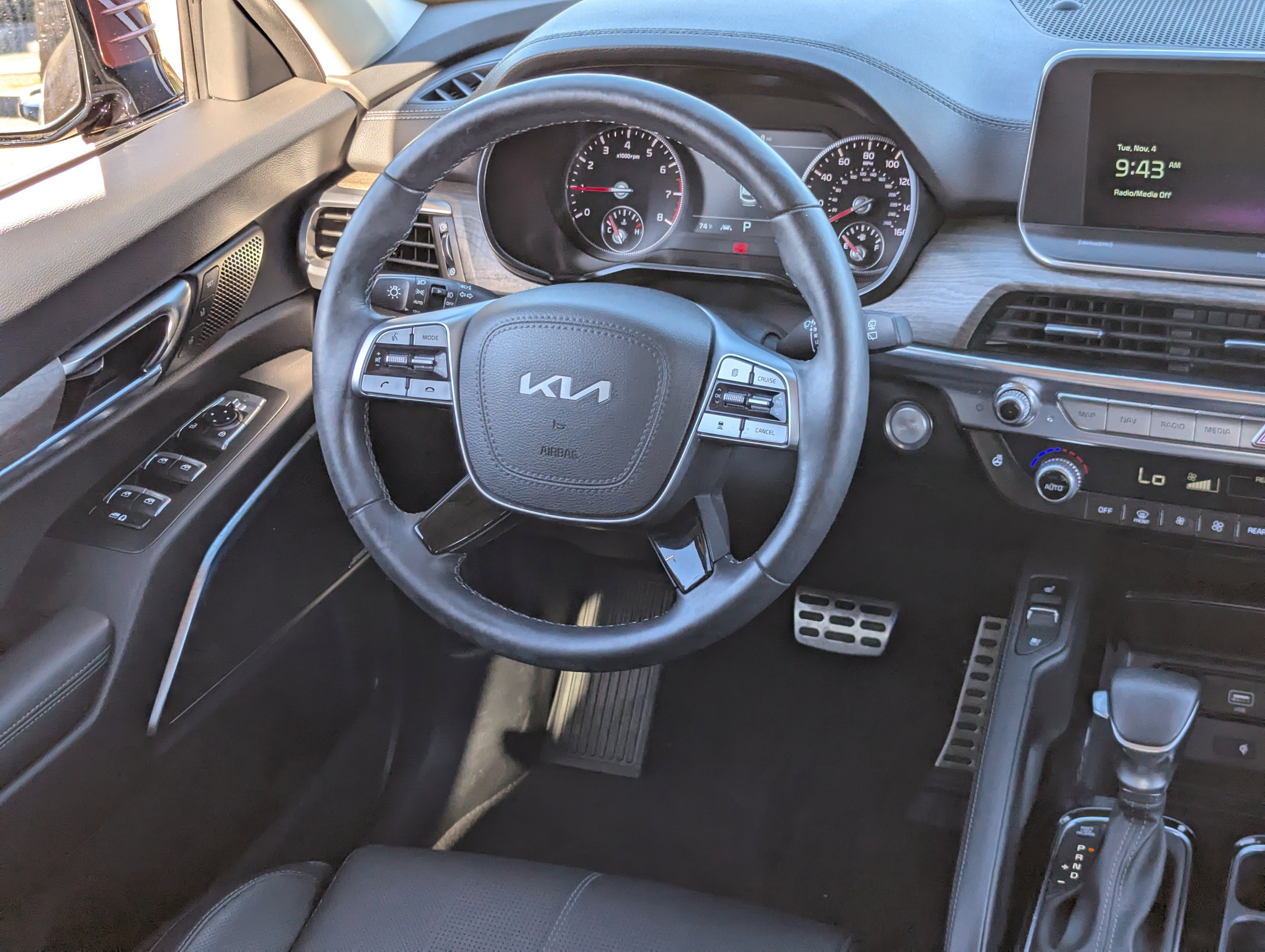 Certified 2022 Kia Telluride SX w/ Towing Package image 13