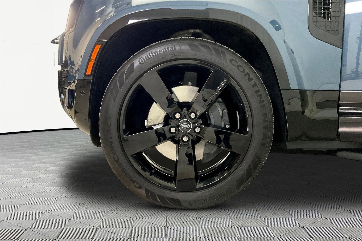 Used 2025 Land Rover Defender 110 X-Dynamic SE image 34