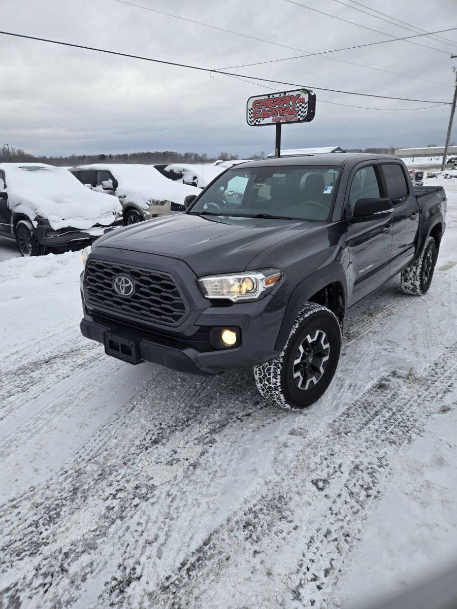 Used 2020 Toyota Tacoma TRD Off-Road w/ Technology Package image 4