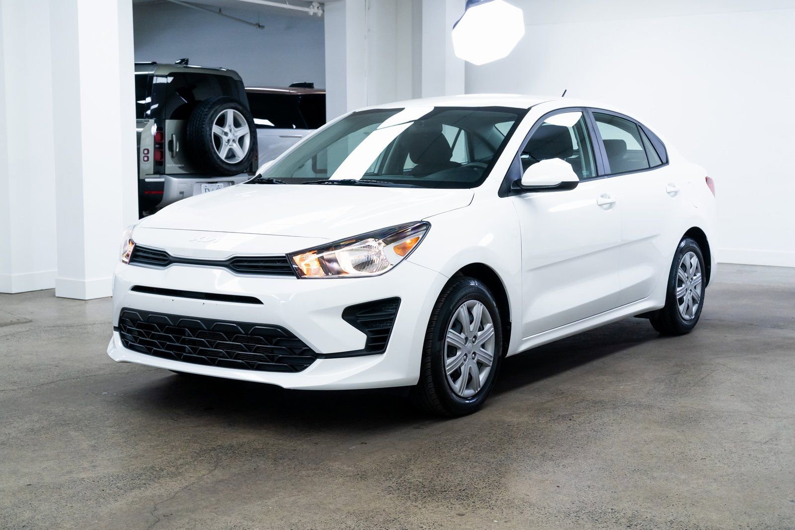 Used 2023 Kia Rio S image 3