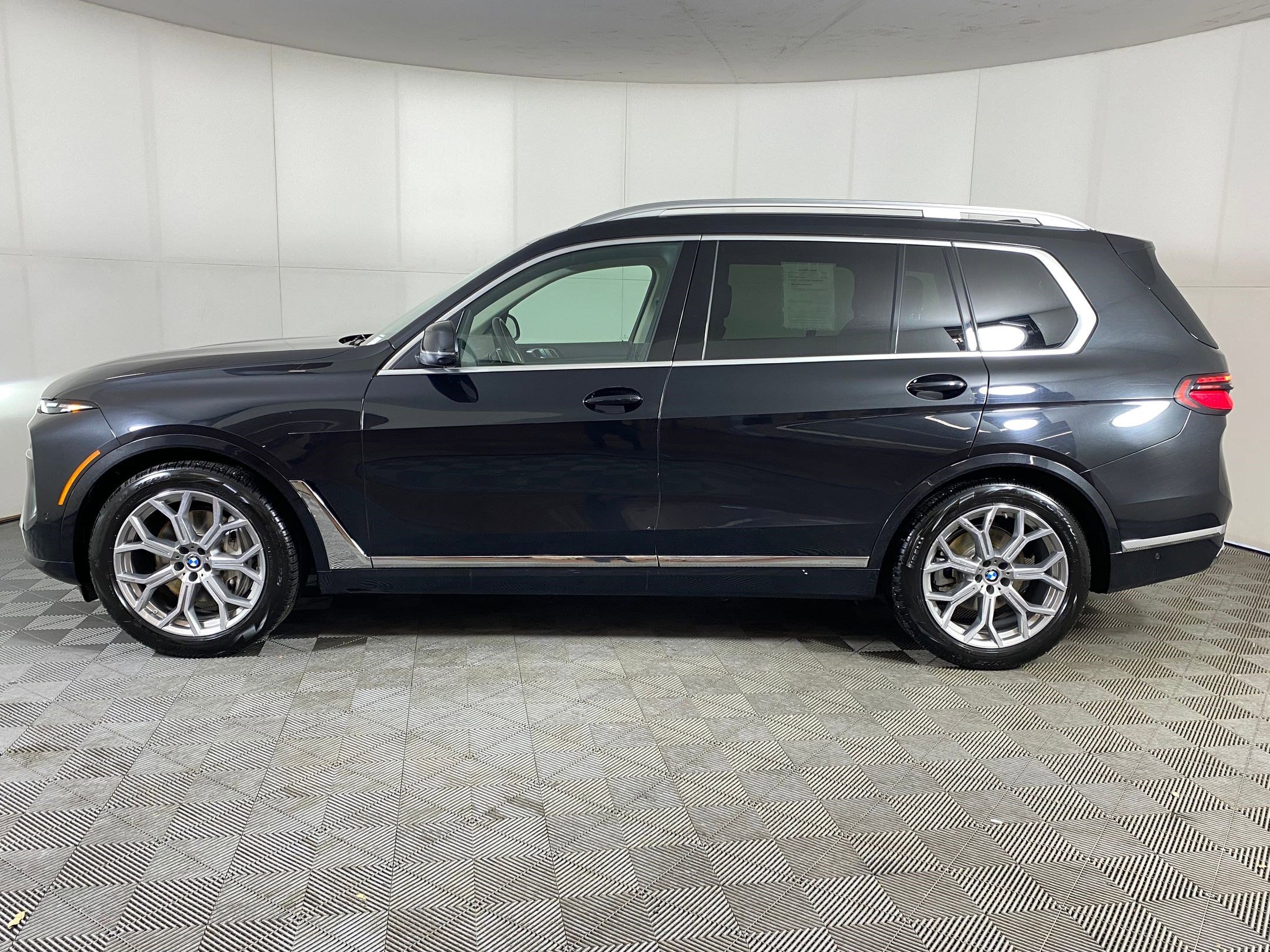 Certified 2025 BMW X7 xDrive40i image 2