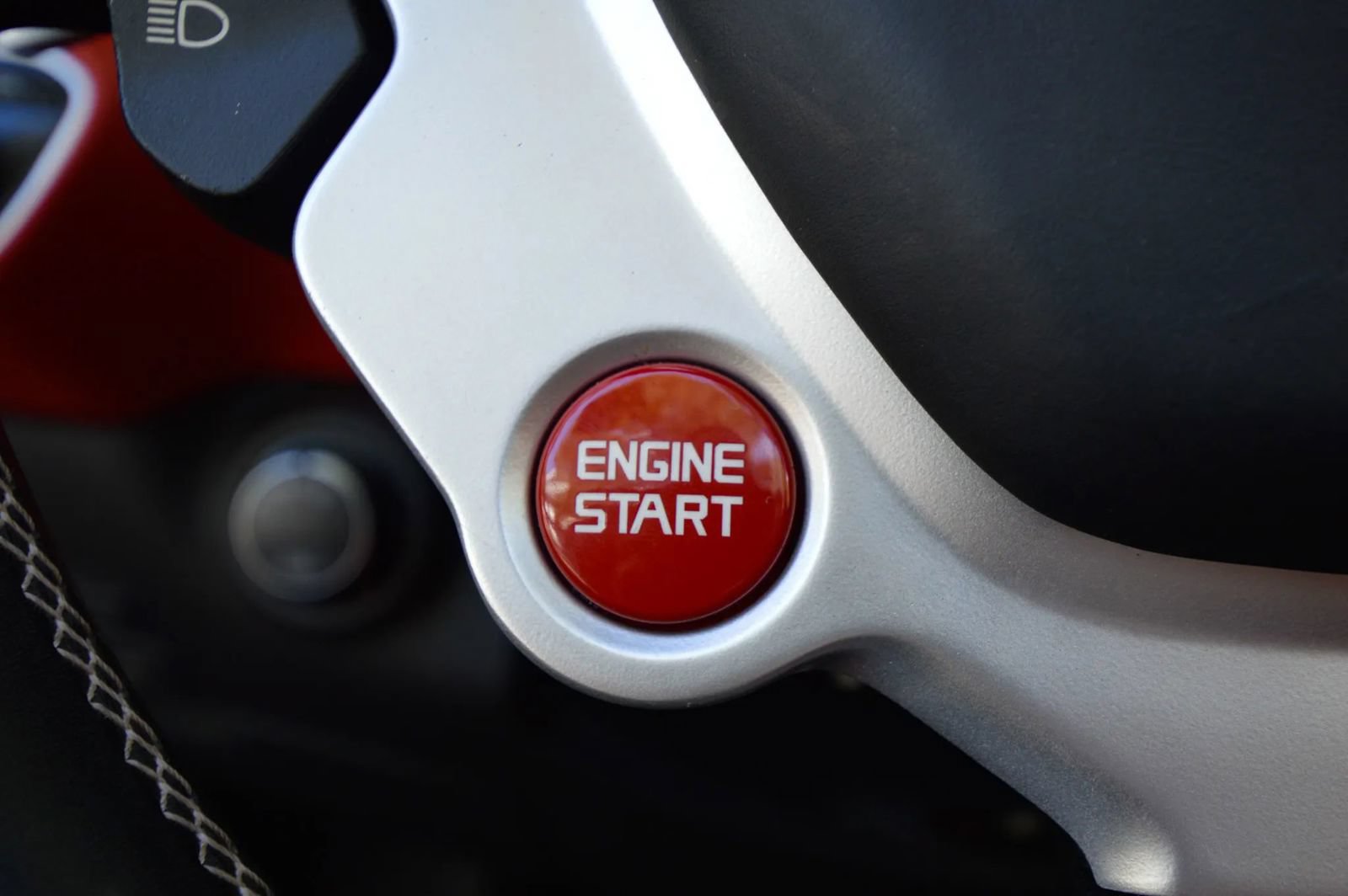 Used 2015 Ferrari California T RWD image 46