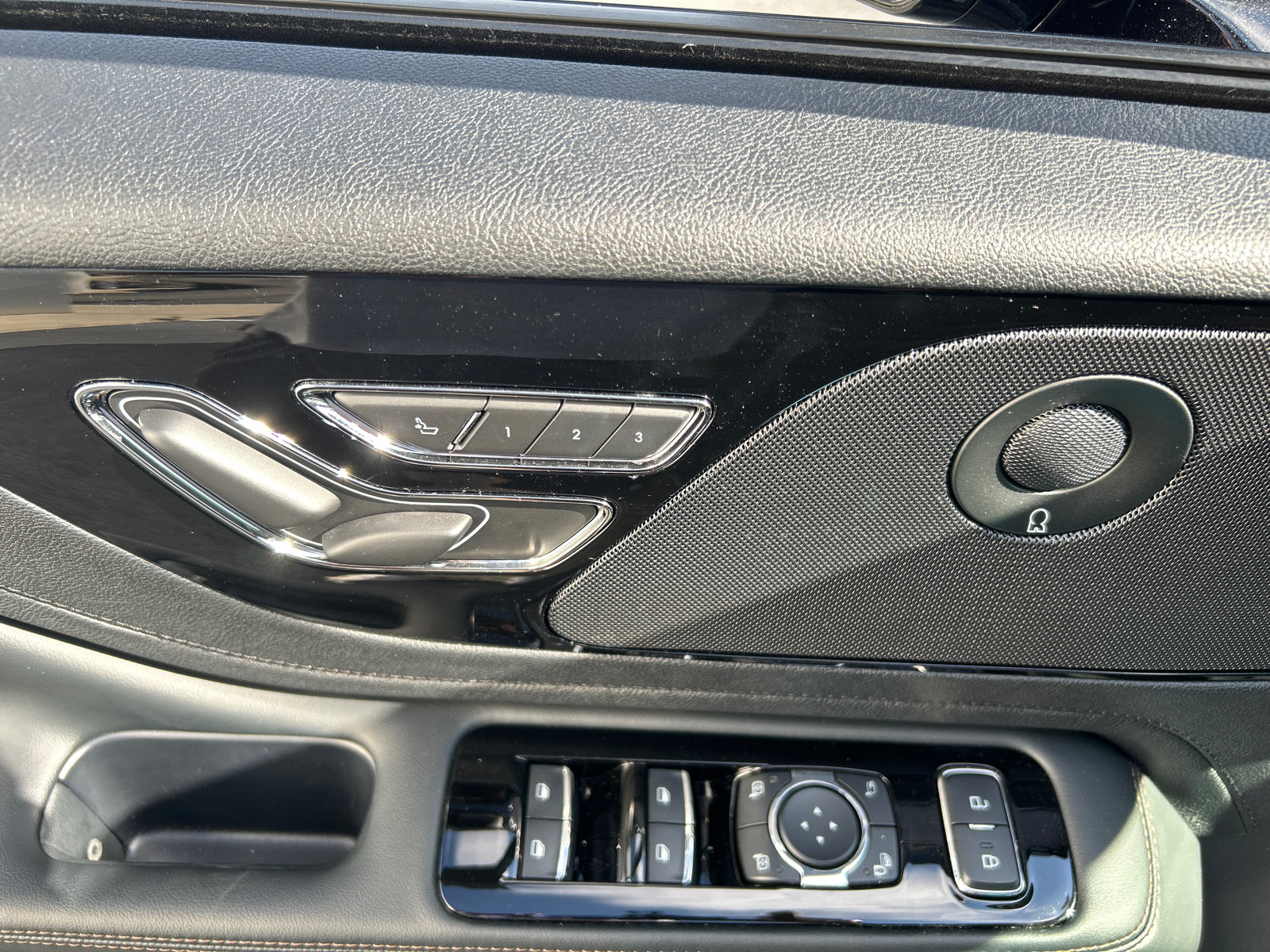 New 2026 Lincoln Aviator AWD image 11