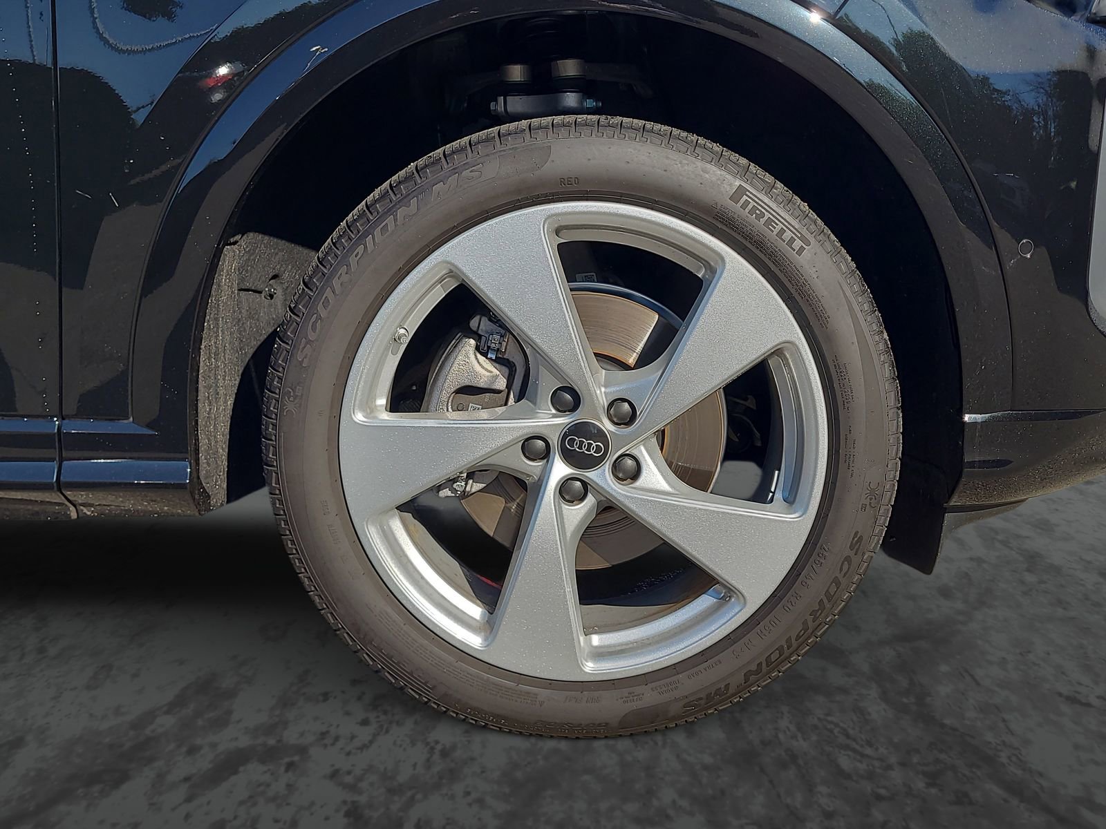 Used 2025 Audi Q5 Premium Plus w/ Premium Plus AWD/4WD image 5