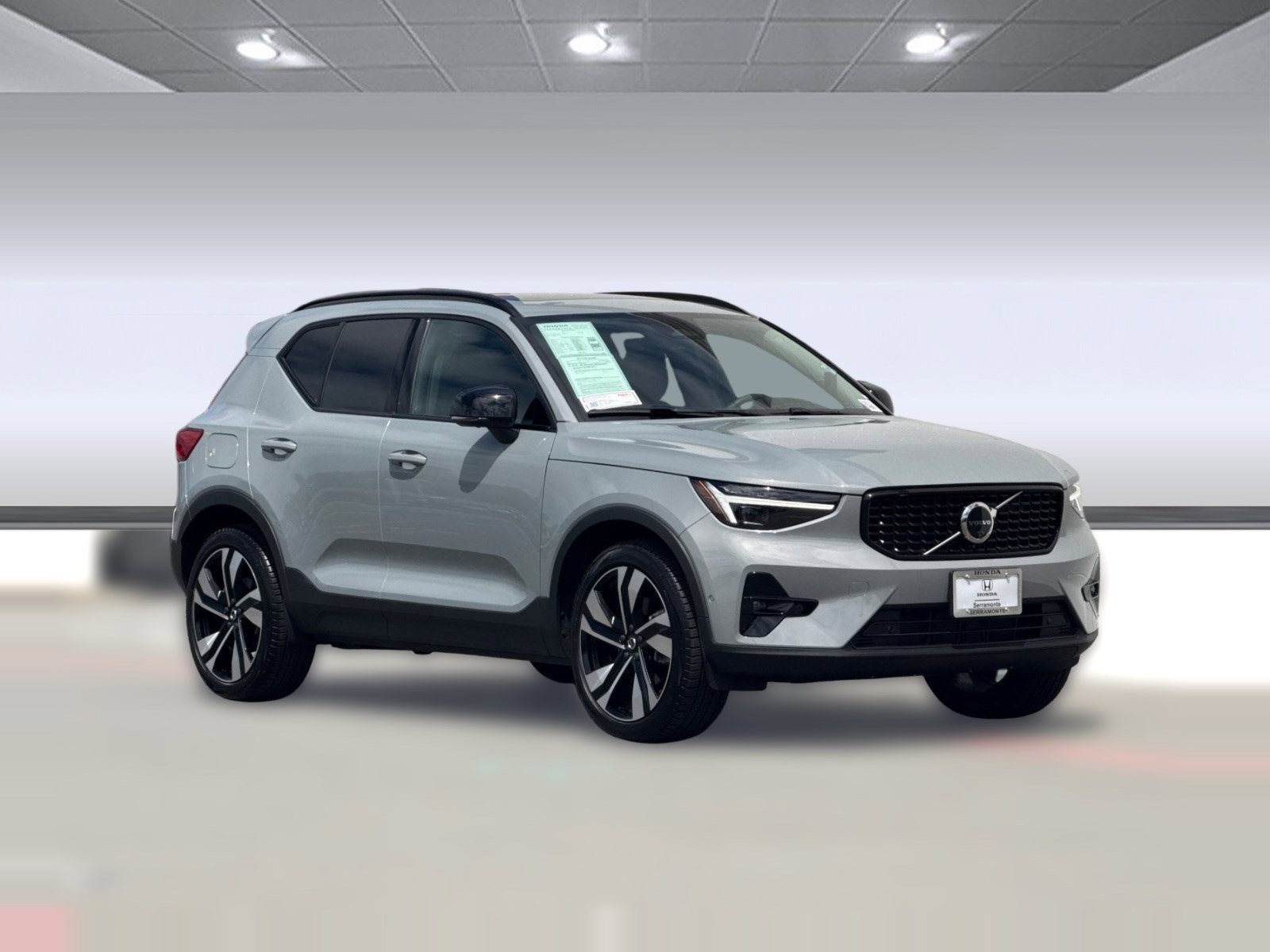 Used 2025 Volvo XC40 B5 Ultra w/ Climate Package image 7
