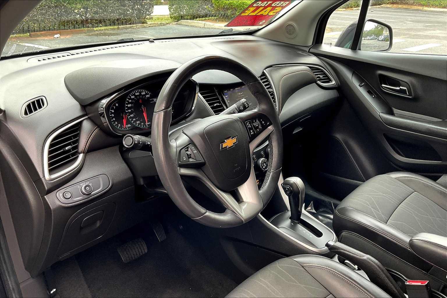 Certified 2022 Chevrolet Trax LT w/ LT Convenience Package FWD image 14