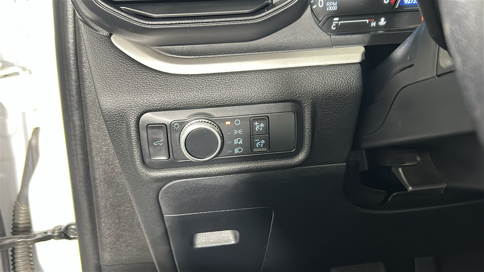 Used 2020 Ford Explorer XLT w/ Comfort Package AWD/4WD image 24