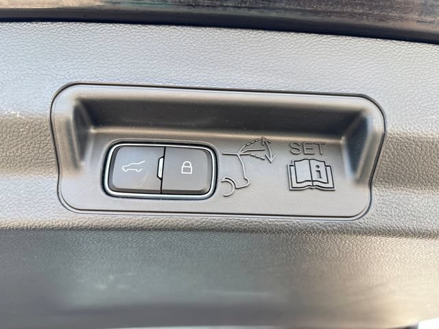 Used 2023 Ford Explorer XLT w/ Equipment Group 202A AWD/4WD image 23