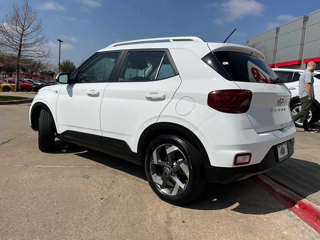 Used 2025 Hyundai Venue SEL image 8