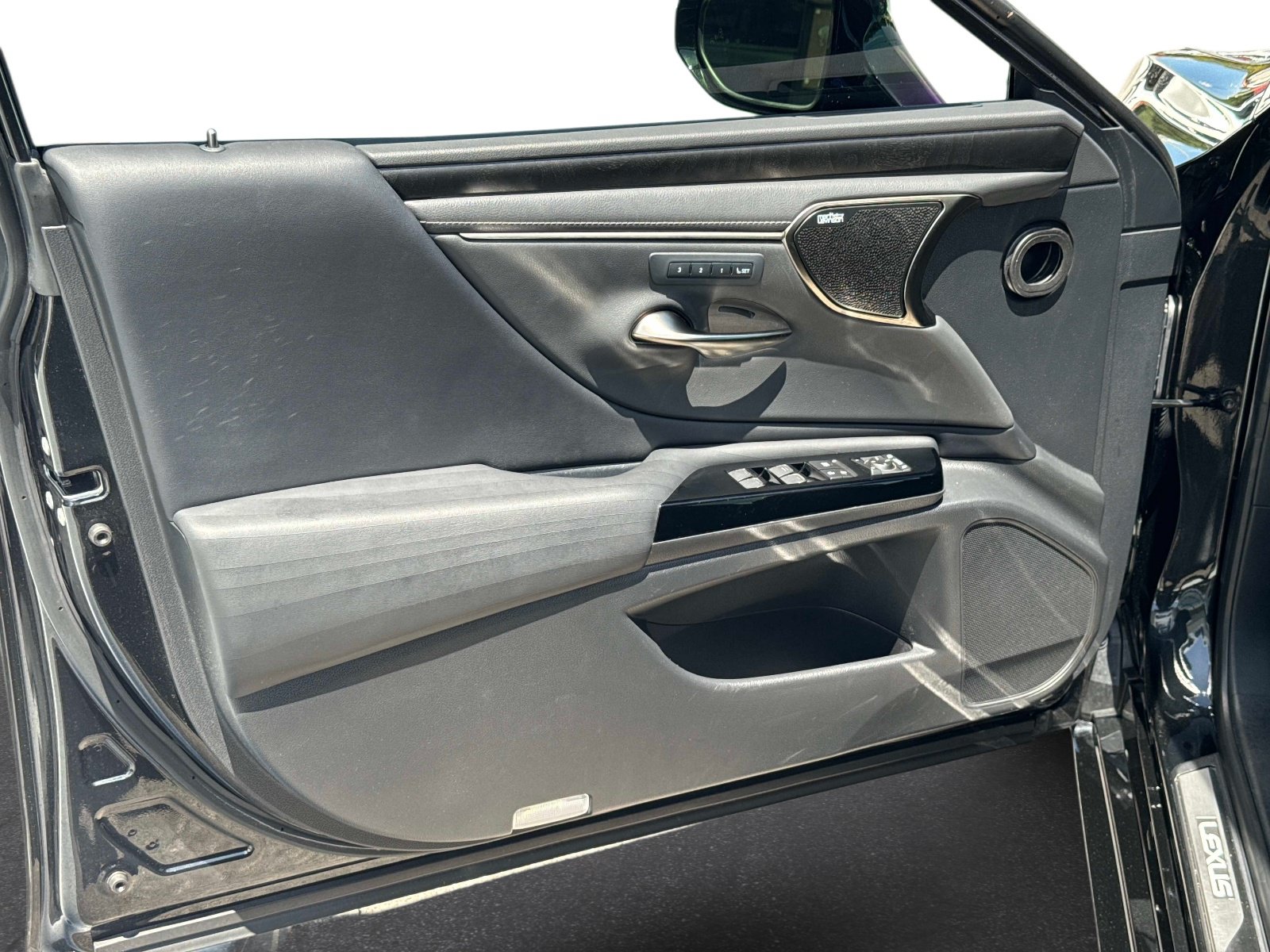 Certified 2022 Lexus ES 350 Ultra Luxury w/ Accessory Package 2 FWD image 15