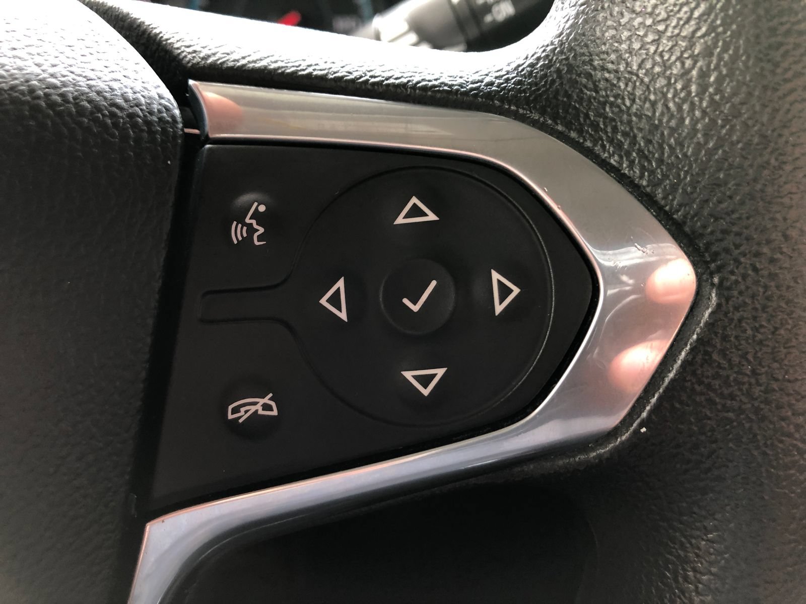Used 2018 Chevrolet Traverse LS FWD image 33