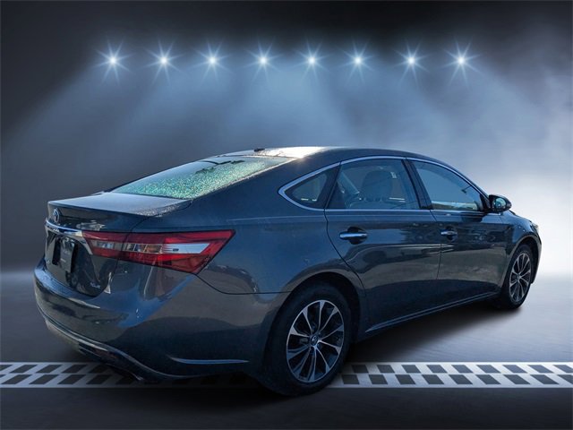 Used 2018 Toyota Avalon XLE Premium image 3