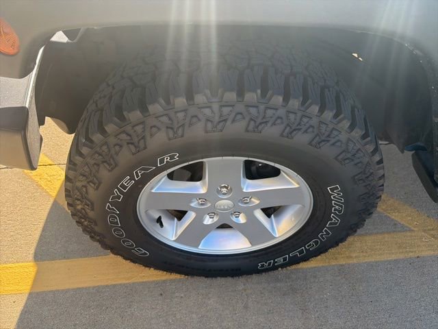 Used 2015 Jeep Wrangler Unlimited Sport w/ Quick Order Package 24S AWD/4WD image 3