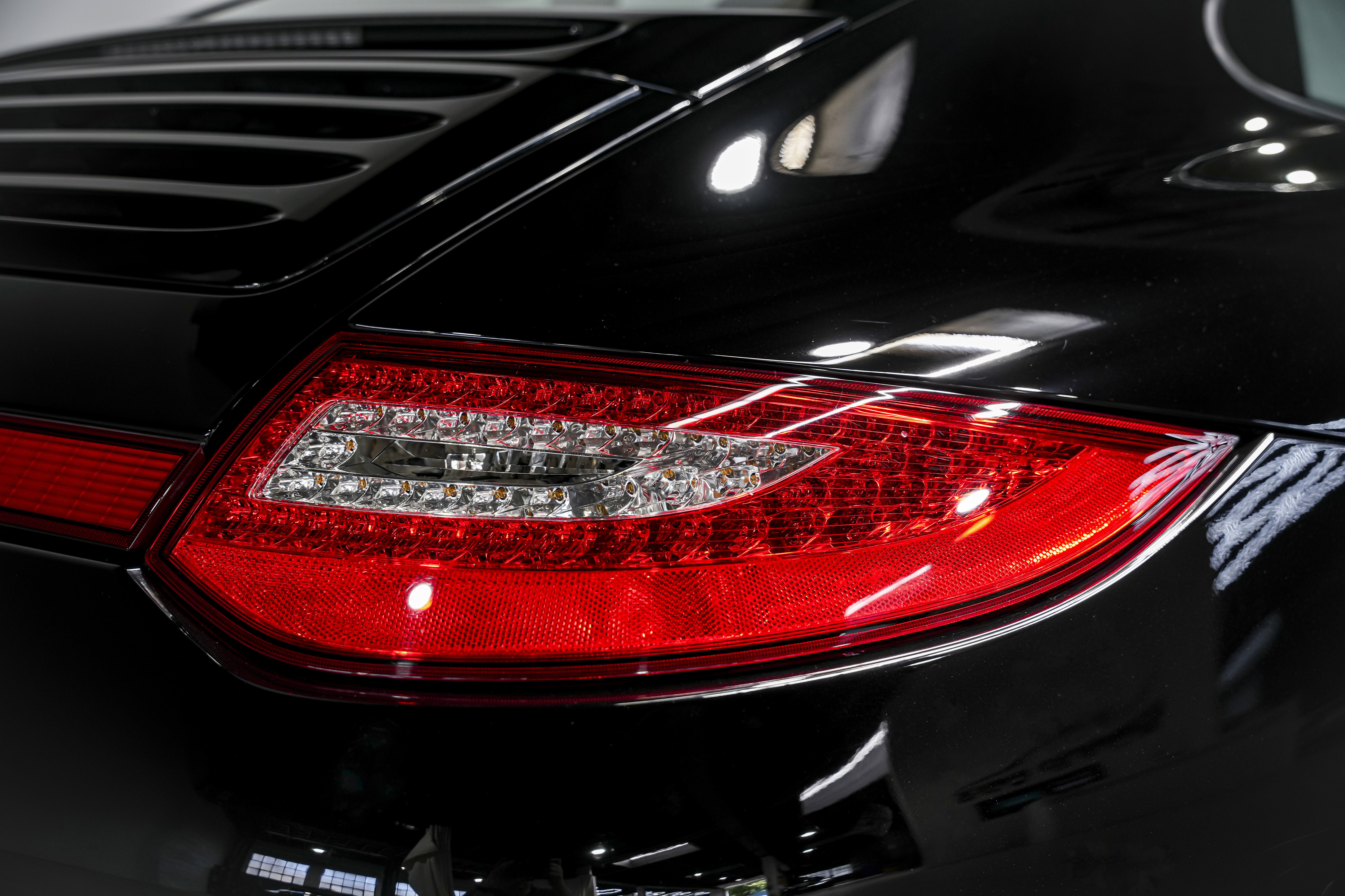 Used 2011 Porsche 911 Carrera 4S image 33