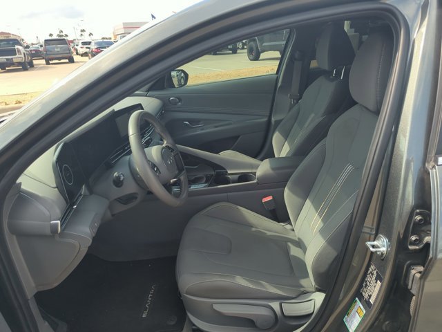 Used 2025 Hyundai Elantra SEL image 16