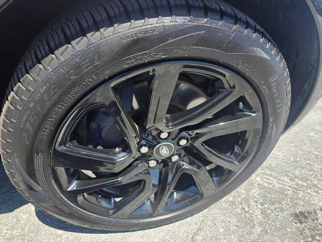 Used 2025 Land Rover Discovery Dynamic SE AWD/4WD image 9