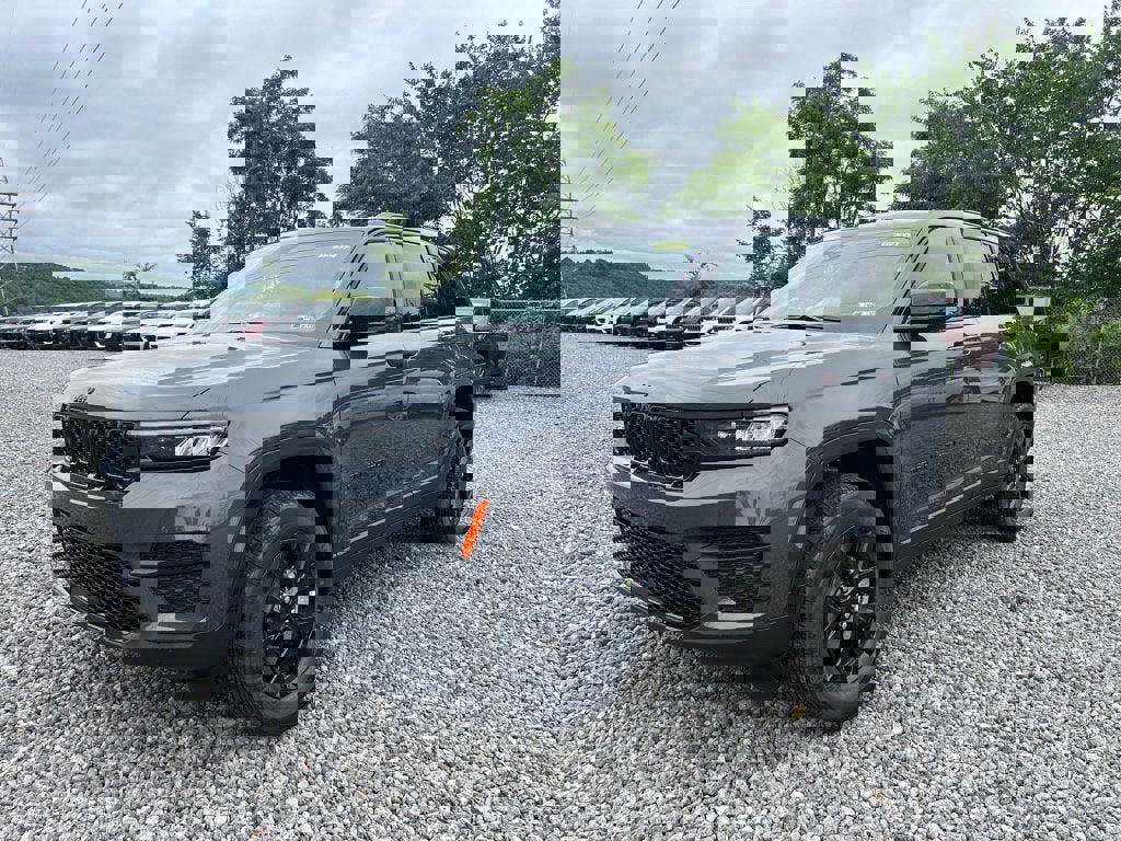 New 2025 Jeep Grand Cherokee Laredo