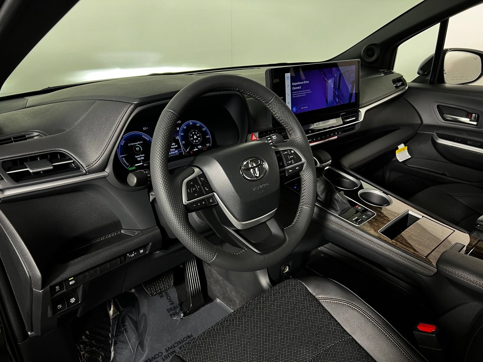 Used 2026 Toyota Sienna Limited FWD image 12