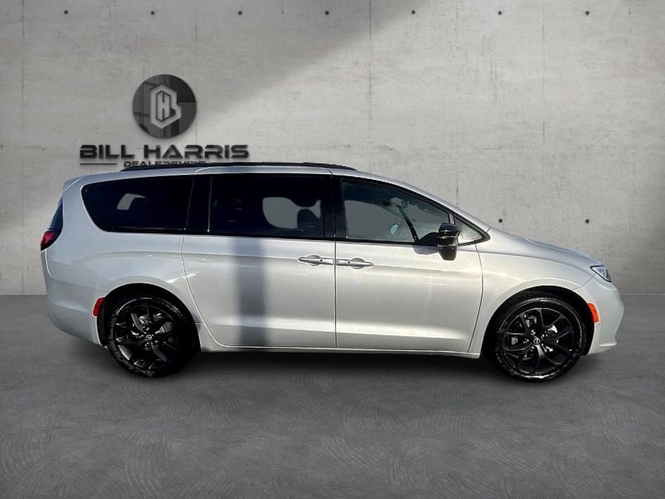 New 2026 Chrysler Pacifica Select image 5