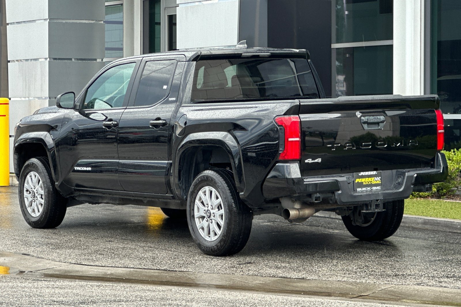 Used 2024 Toyota Tacoma SR5 AWD/4WD image 6