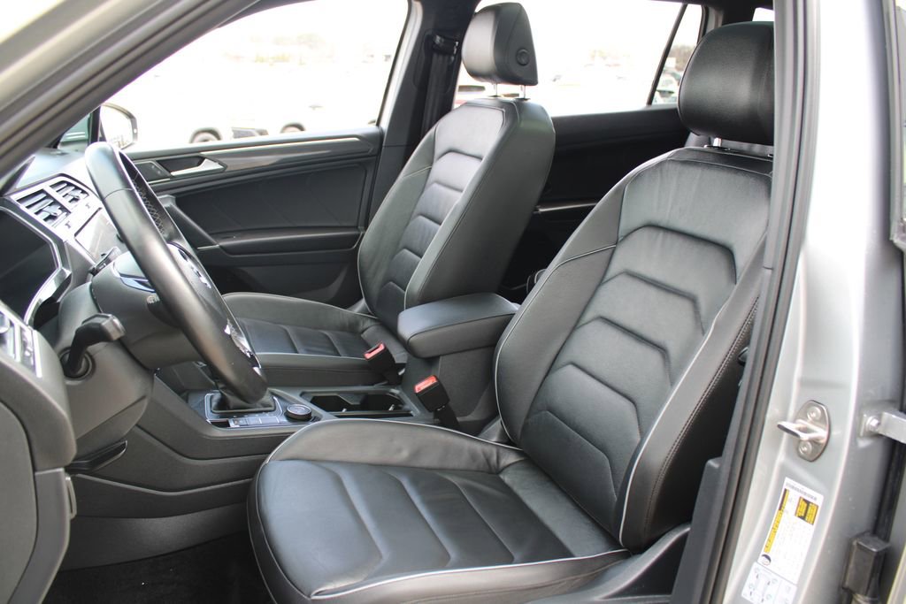 Certified 2020 Volkswagen Tiguan SEL Premium R-Line image 7
