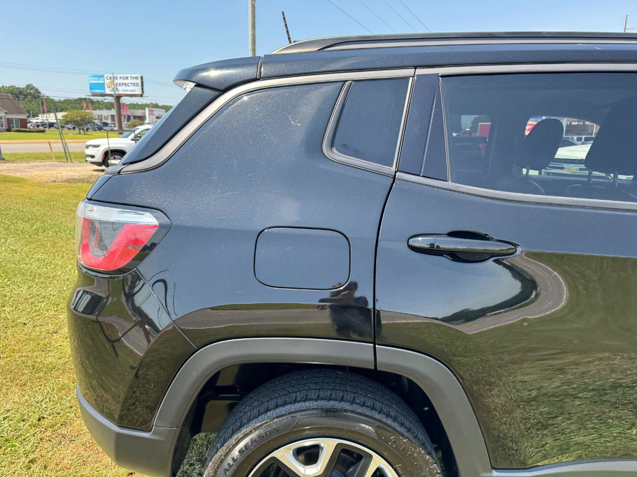 Used 2018 Jeep Compass Trailhawk AWD/4WD image 11