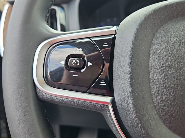 Used 2024 Volvo XC60 B5 Plus image 26