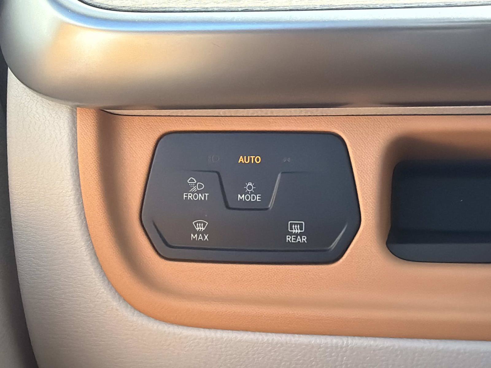 Certified 2025 Volkswagen ID. Buzz Pro S Plus RWD image 30