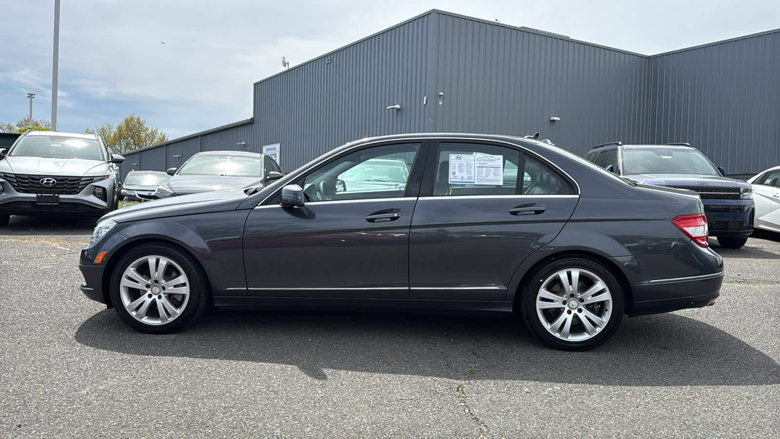 Used 2010 Mercedes-Benz C 300 4MATIC Sedan image 4
