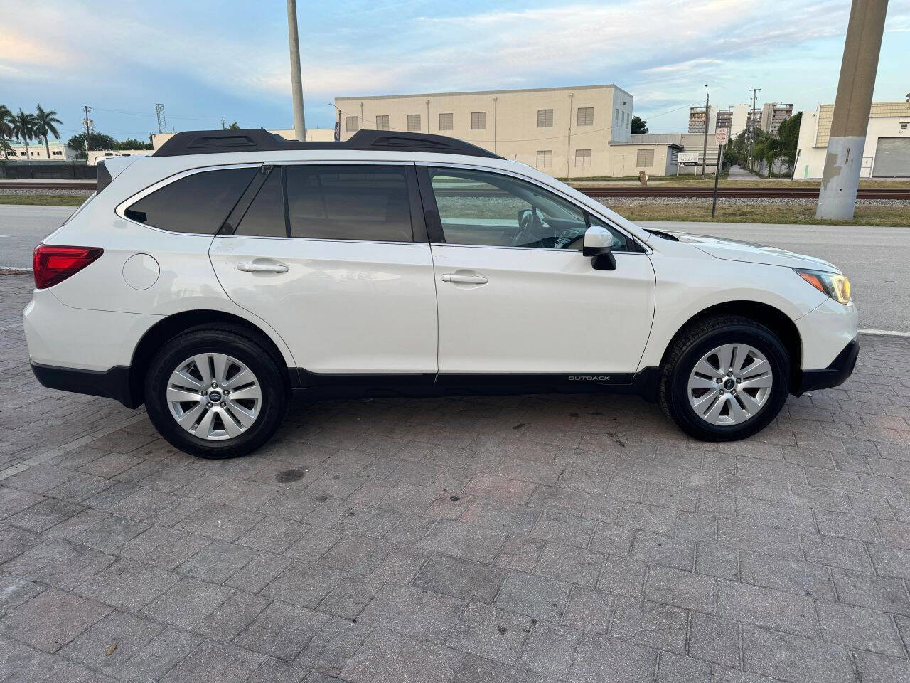 Used 2017 Subaru Outback 2.5i Premium AWD/4WD image 7