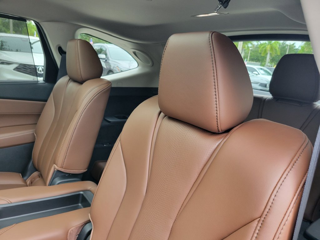Used 2025 Acura MDX w/ Technology Package FWD image 13