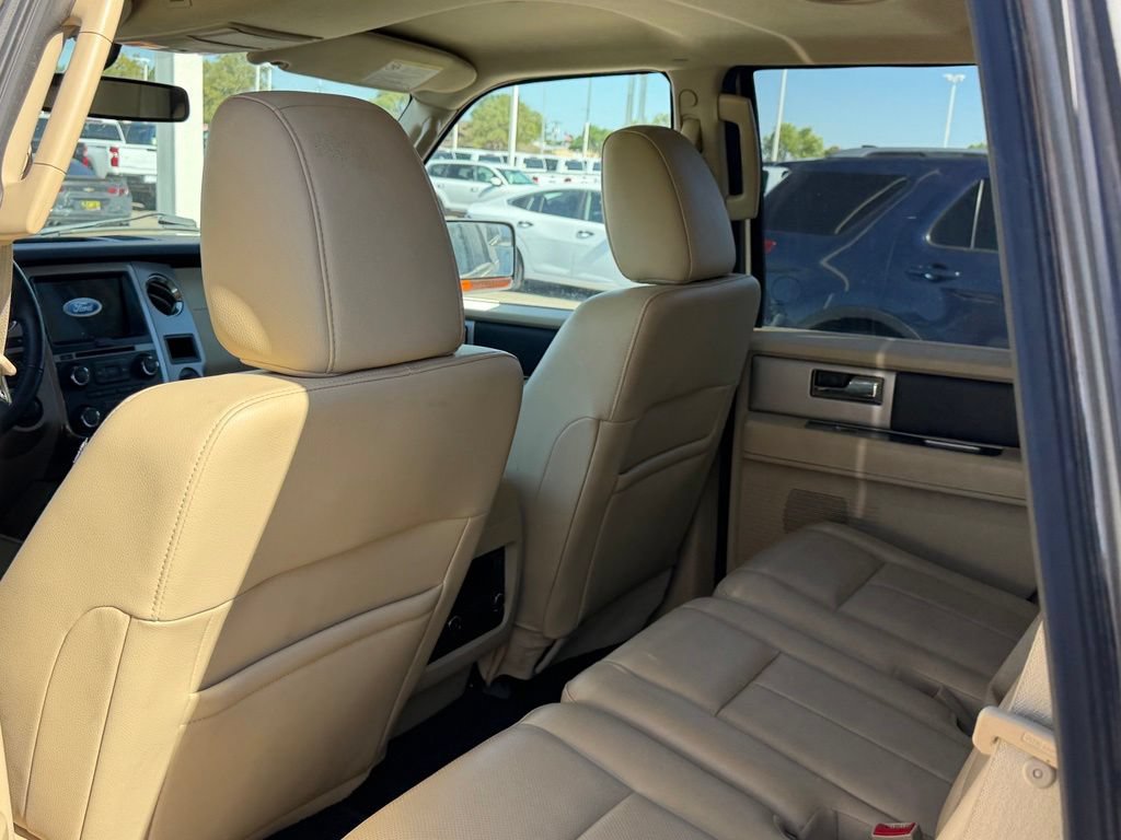Used 2017 Ford Expedition XLT w/ Equipment Group 202A AWD/4WD image 9