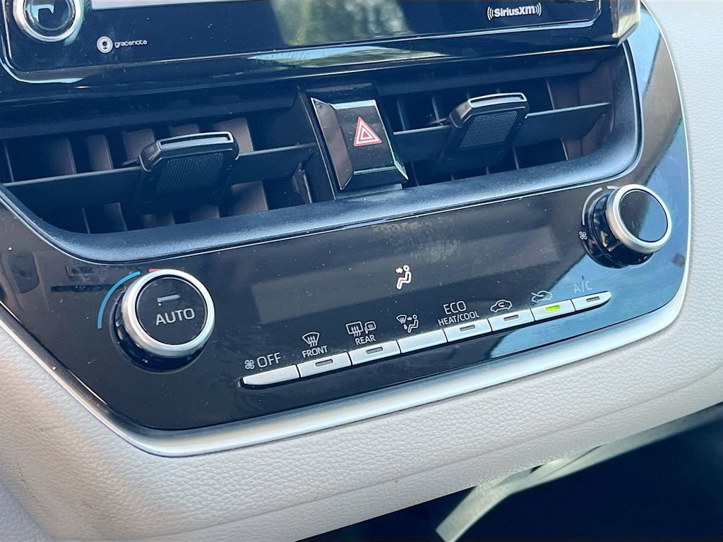 Used 2021 Toyota Corolla LE FWD image 15