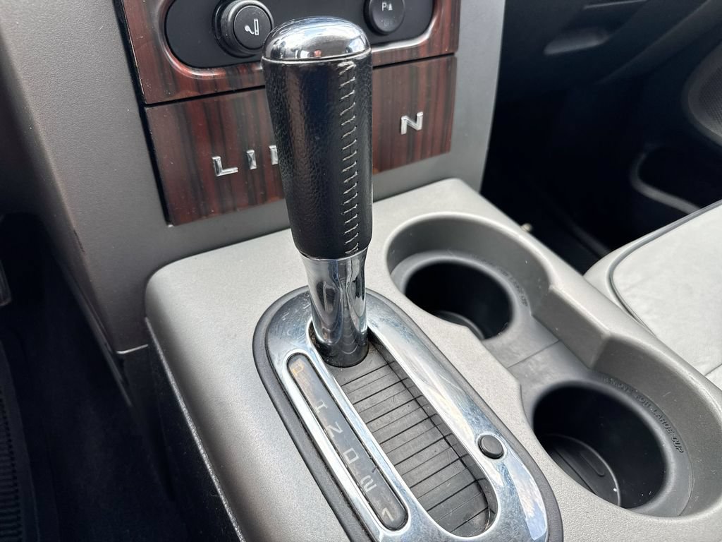 Used 2006 Lincoln Mark LT 4x4 image 17