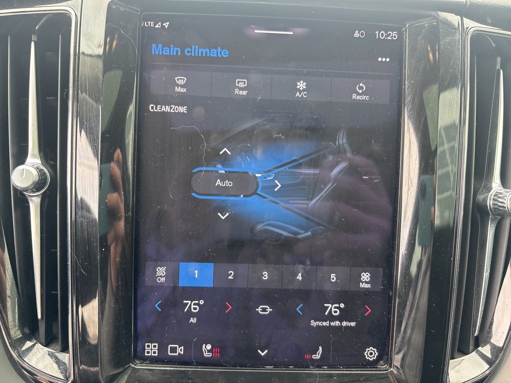 Certified 2023 Volvo XC60 B5 Plus w/ Climate Package image 22