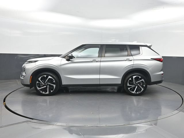Used 2022 Mitsubishi Outlander ES FWD image 2