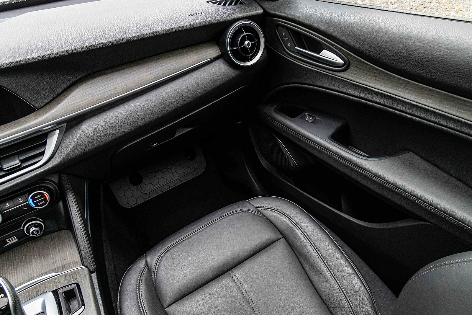 Used 2022 Alfa Romeo Stelvio Ti image 19