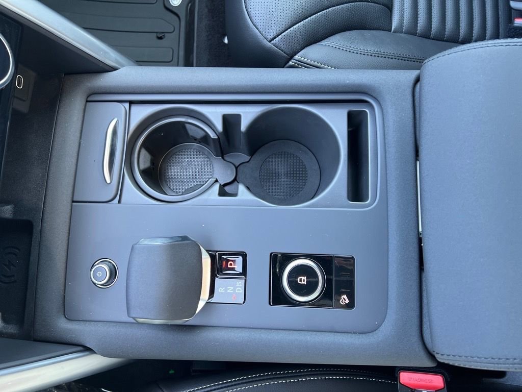 New 2025 Land Rover Discovery S image 20