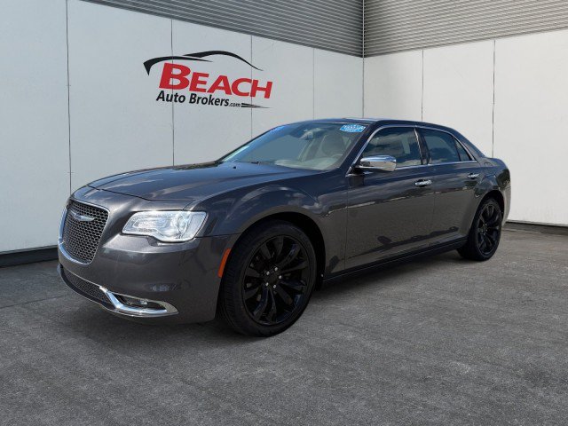 Used 2019 Chrysler 300 Limited RWD image 3