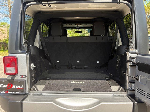 Used 2016 Jeep Wrangler Unlimited Sahara w/ Connectivity Group AWD/4WD image 16